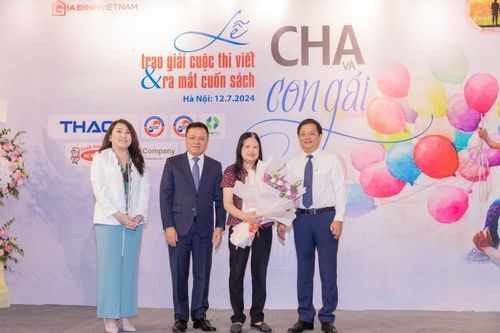PGS.TS Lưu Khánh Thơ đạt giải nhất cuộc thi viết 'Cha và con gái'