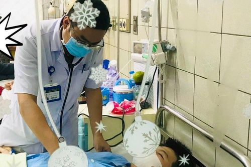 Nhiều bệnh nhi xuất huyết tiêu hóa do viêm loét dạ dày, tá tràng