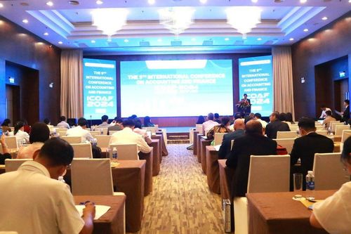 Giảng viên cập nhật xu hướng về tài chính và kế toán quốc tế