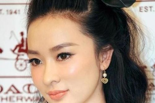 Biệt thự được ví như cung điện, nuôi cả chim công của Hoắc Tư Yến