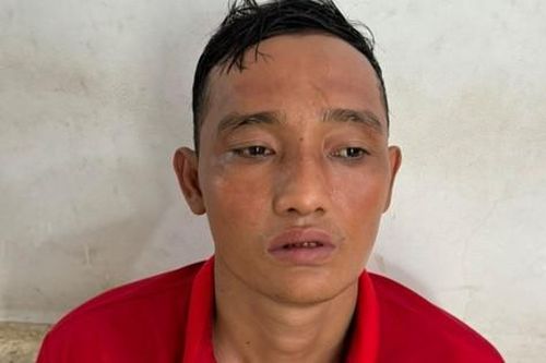 Vây bắt tên cướp giật sợi dây chuyền 2 lượng vàng của người đi trong hẻm