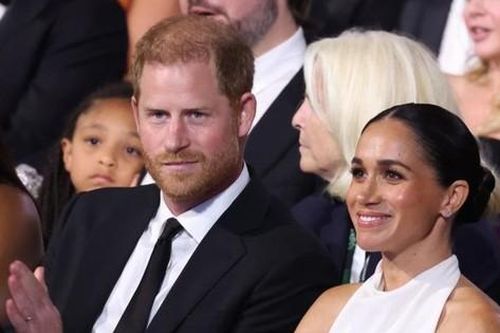 Harry bị phản ứng dữ dội