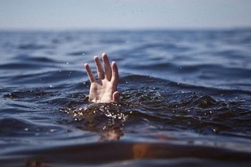 Đi tắm ao, ba em nhỏ đuối nước thương tâm