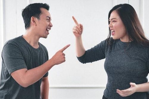 Mâu thuẫn vợ chồng chưa xử lý xong, em gái lại thêm lời khiến tôi điên đầu