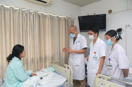 Mù mắt và hoại tử ngực do tiêm filler làm đẹp