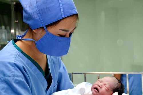 Nêu cao tinh thần đoàn kết, thực hiện tốt nhiệm vụ chăm sóc, bảo vệ sức khỏe nhân dân