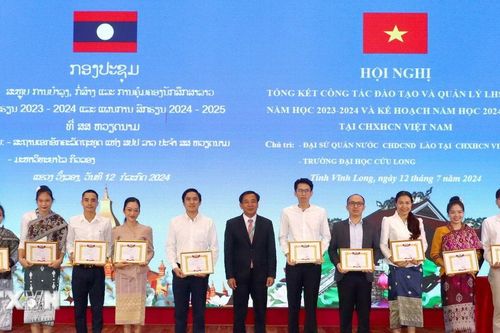 Việt Nam và Lào tiếp tục phối hợp trong đào tạo lưu học sinh