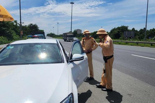 Gửi thông báo 'phạt nguội' khi lái xe cố tình tránh chốt Cảnh sát giao thông