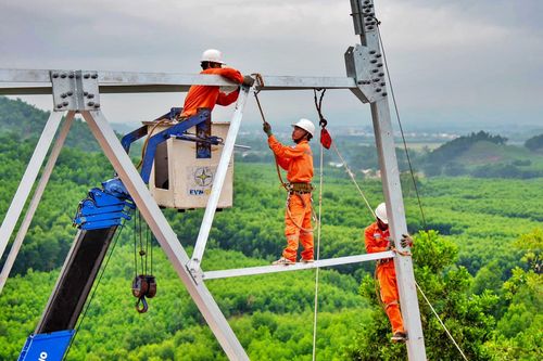 EVN cần tăng 5% giá bán lẻ điện mới đủ bù lỗ