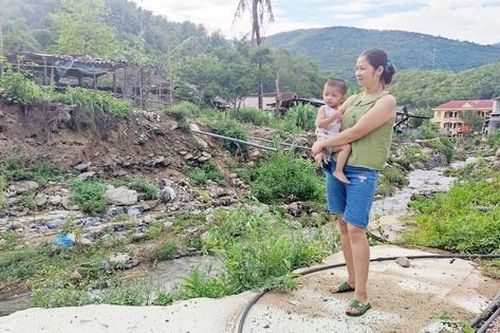 Gần 2 năm sau trận lũ quét ở Kỳ Sơn, người dân vẫn 'mắc kẹt' bên suối