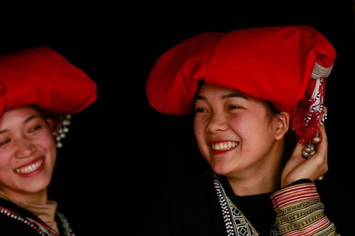 Độc đáo trang phục dân tộc Dao đỏ Lào Cai