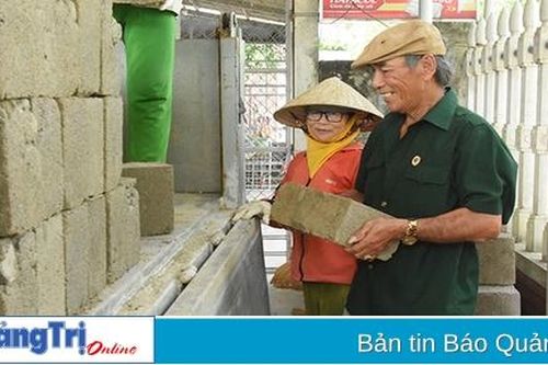 Gương mẫu, đi đầu góp sức xây dựng quê hương
