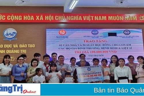 Tặng 2 nhà tình nghĩa cho gia đình chính sách
