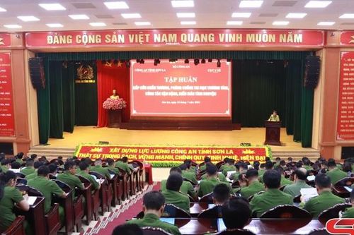 Tập huấn cấp cứu chấn thương và vận động hiến máu tình nguyện