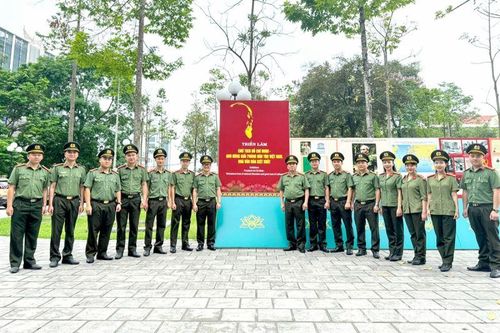 Vang mãi bản hùng ca