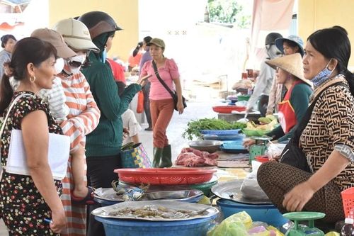 Chợ Khe Tre hoạt động trở lại sau vụ cháy