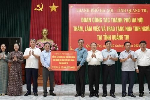 Hà Nội trao 18 tỷ đồng hỗ trợ an sinh xã hội tỉnh Quảng Trị