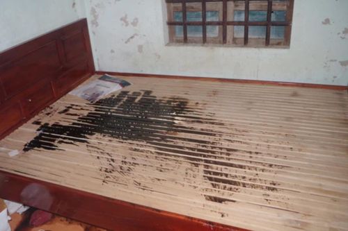 Vợ lấy axit đổ lên người khiến chồng tử vong do mâu thuẫn gia đình