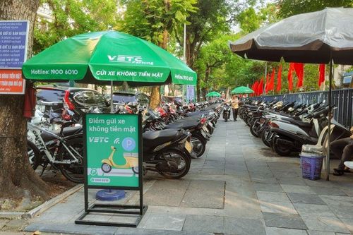 Hà Nội: Gần 100 nghìn lượt gửi xe không tiền mặt sau hơn 2 tháng