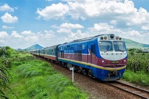 Lại thêm trường hợp phụ lái tàu Hà Nội-Lào Cai bị ném đá trúng đầu