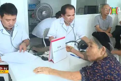 Hơn 100 đối tượng chính sách được khám sức khỏe miễn phí