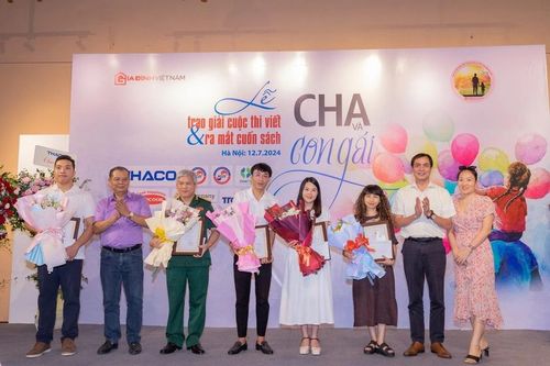 Cuộc thi viết 'Cha và con gái' một chủ đề chạm trái tim!