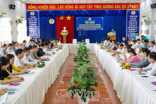 Chú trọng nâng cao chất lượng cán bộ công đoàn