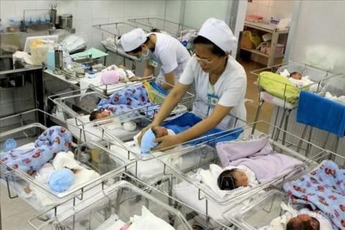 Bộ Y tế: Đề xuất bỏ quy định mỗi cặp vợ chồng chỉ sinh 1 - 2 con