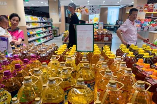 Trung Quốc rúng động bê bối dùng xe bồn hóa chất chở dầu ăn