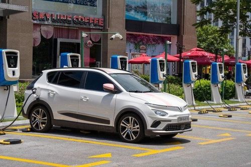 Xây dựng trạm sạc xe điện miễn phí: 'Khó và tốn kém nhưng Việt Nam đã làm được'