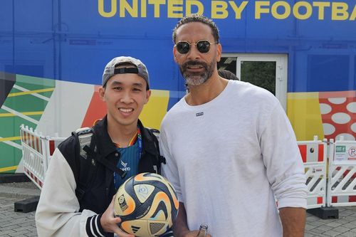 VĐV Việt Nam giao lưu tâng bóng nghệ thuật với Rio Ferdinand