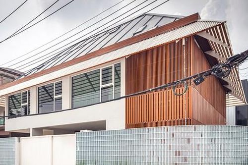 Độc lạ ngôi nhà 'nửa kín nửa hở' giữa thành phố