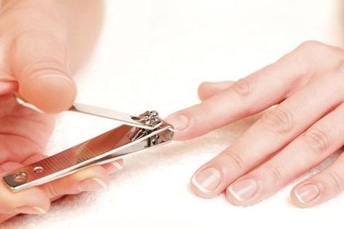 Mẹo giúp móng tay đẹp khỏe tại nhà