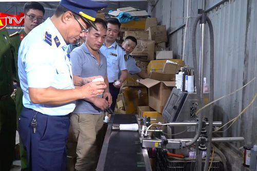 Theo dấu 'đường đi' của mỹ phẩm hết hạn sử dụng