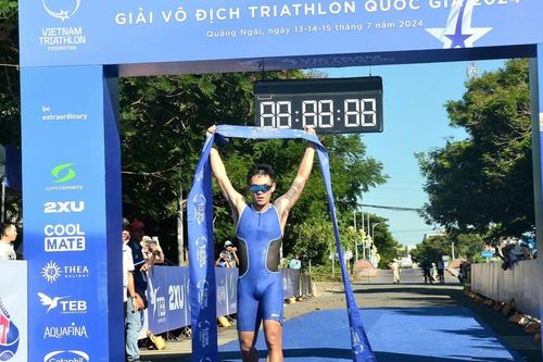 Hơn 100 vận động viên tranh tài ở giải Triathlon quốc gia