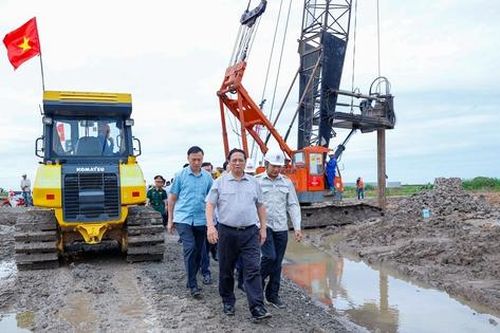 Thủ tướng kiểm tra tuyến cao tốc gần 45.000 tỷ đồng tại ĐBSCL