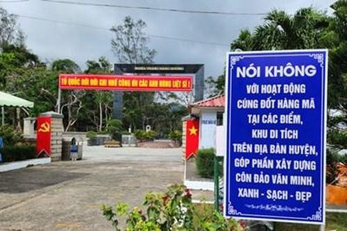 Lăng kính văn hóa: Ngừng 'đốt' niềm tin không có thật