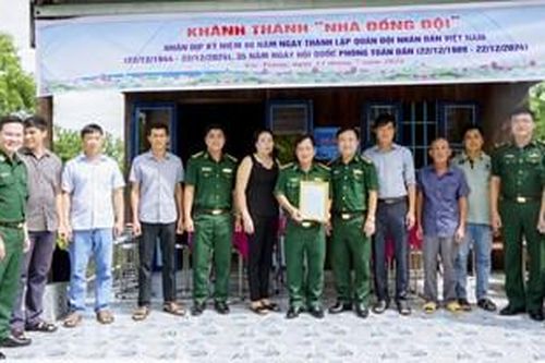 Bàn giao nhà đồng đội tặng quân nhân có hoàn cảnh khó khăn