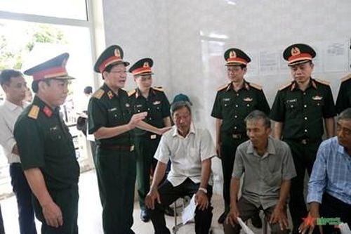 Học viện Quân y khám bệnh, tặng quà và trao 'Nhà tình nghĩa' tại Nam Định