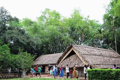 Vô xứ Nghệ thăm quê Bác