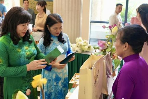 Hà Nội nỗ lực để bảo tồn và phát triển giá trị đặc sắc từ cây hoa sen