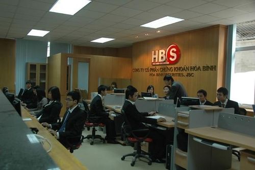 Chủ tịch 21 tuổi chi 15 tỷ mua cổ phiếu