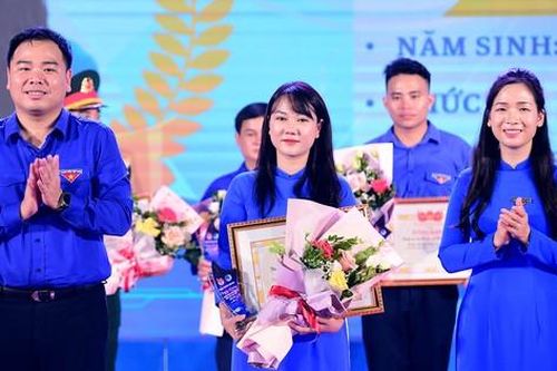 Tuyên dương gia đình trẻ tiêu biểu, thanh niên tiêu biểu