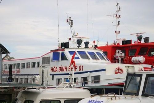 Tạm dừng tàu ra đảo Phú Quốc do thời tiết xấu