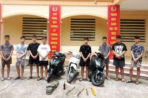 Khởi tố nhóm thanh thiếu niên hung hãn tấn công người đi đường trong đêm