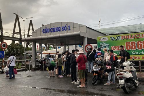 Toàn bộ tàu, phà ra đảo Phú Quốc tạm dừng hoạt động