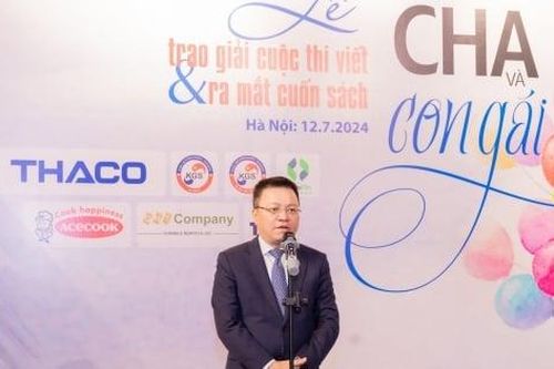 Nhà báo Lê Quốc Minh: 'Suốt 10 năm tôi đằng đẵng đưa con gái đi học đàn'