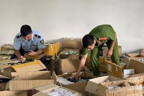 Hải Phòng: Tạm giữ hơn 2.000 sản phẩm mỹ phẩm có dấu hiệu nhập lậu