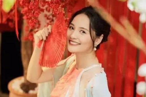 Hoa hậu đẹp nhất châu Á: Từ bỏ hào quang lấy chồng không phải đại gia, tuổi 37 nhan sắc gây bất ngờ