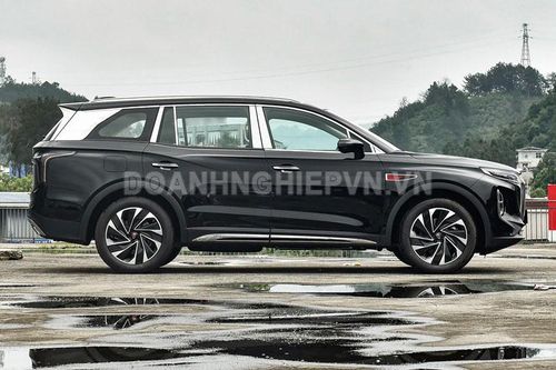 SUV dài gần 5 mét, công suất 487 mã lực, 'uống xăng như ngửi', giá hơn 1 tỷ đồng